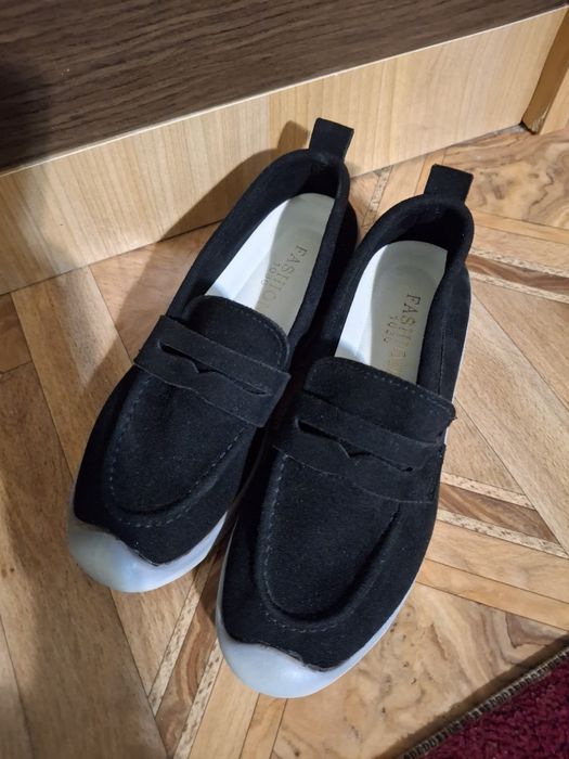 Обувь лоферы новые