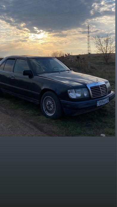 Продаю мерса 124