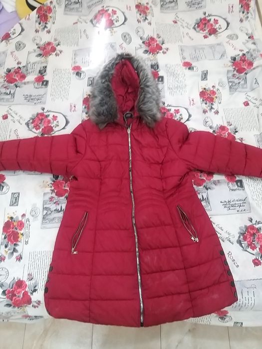 Дамско зимно яке с голяма качулка