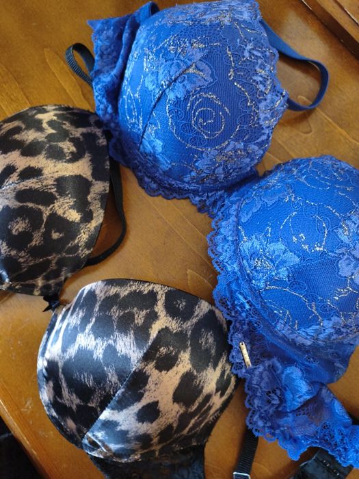 сутиени 2бр 5€ нови