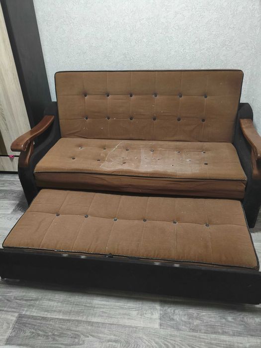 Диван-кровать даром