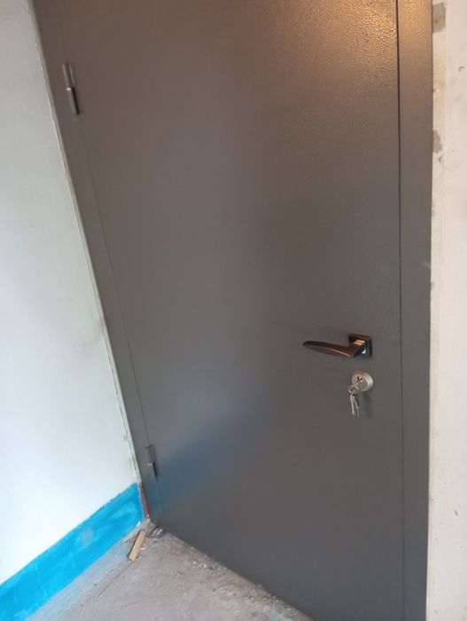 Дверь в кладовке