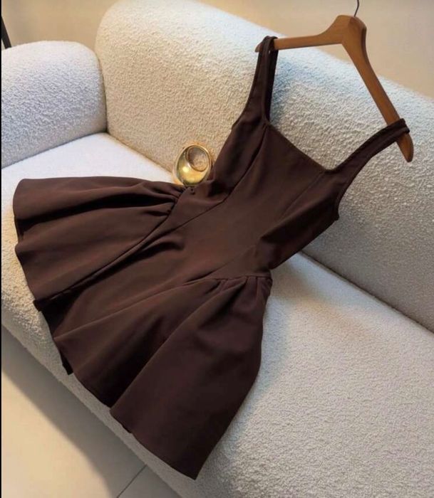 Дамска рокля налична в няколко размера