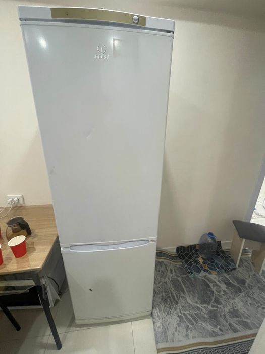 Холодильник indesit