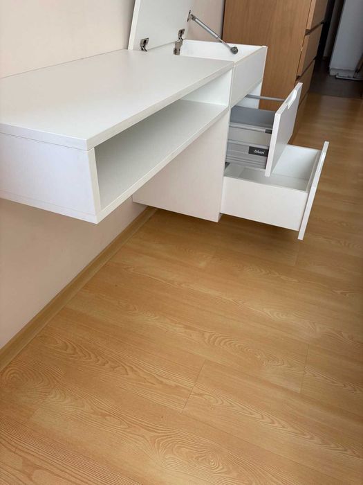 Бюро и дамска тоалетка