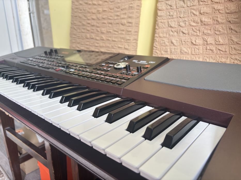 Продавам KORG PA1000