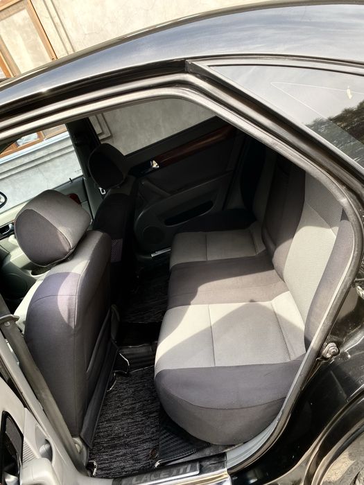 Lacetti avtomat sotiladi