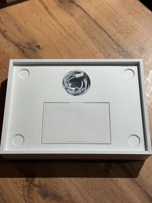 Macbook air M4 16/255