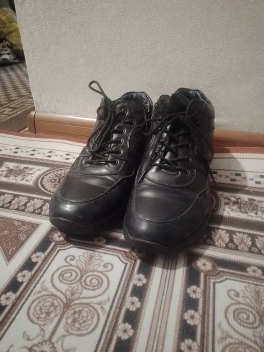 Продам ботинки мужские