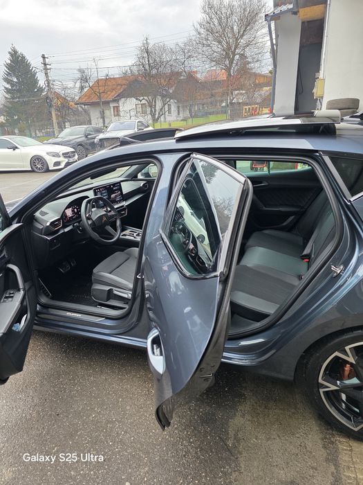 Cupra(seat)leon/1.5tsi hibrid/trapa panoramic/2025/Sennheiser/camera