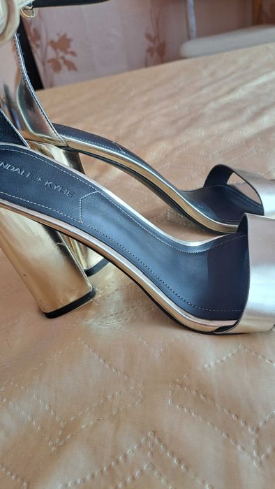 Дамски елегантни обувки.