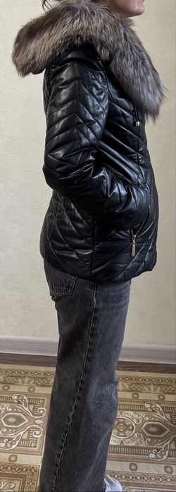 Кожаная куртка с капюшоном