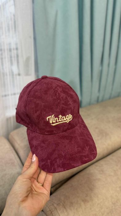 шапка с козиркаа