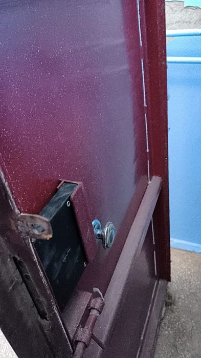 Продам дверь правое.