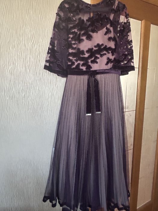 Продам платье размен 44-46