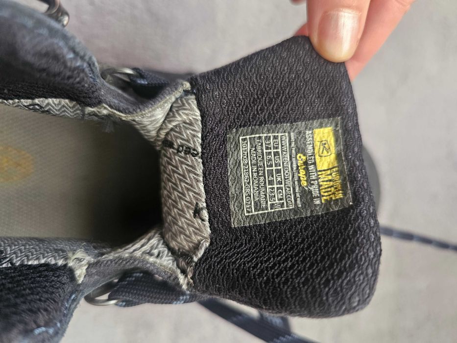 Дамски туристически обувки KEEN