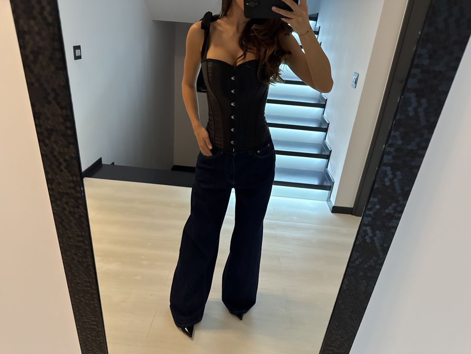 Jeansi stele pe fund