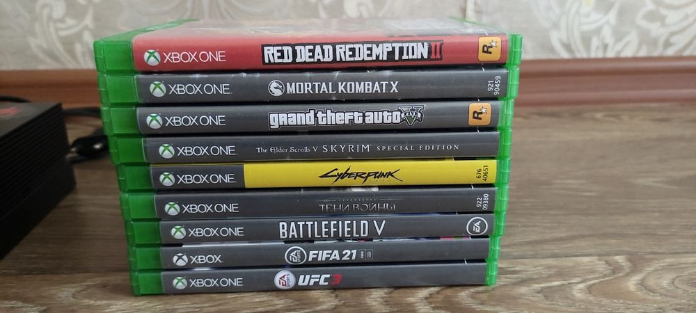 Продам Xbox one x 1tb