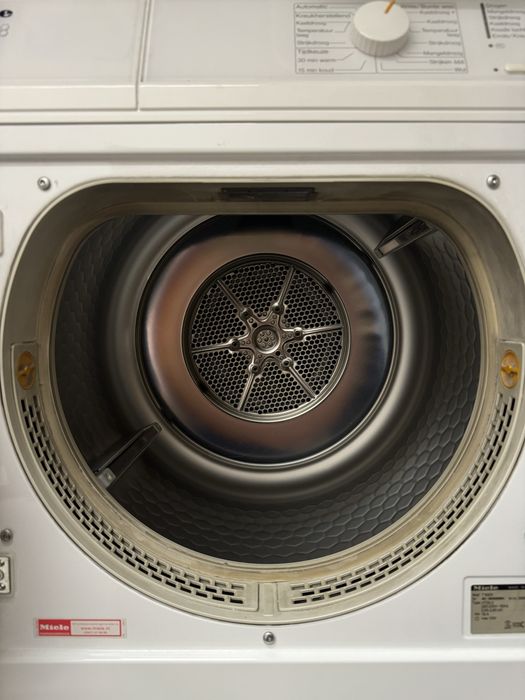 Миеле сушилня с въздуховод