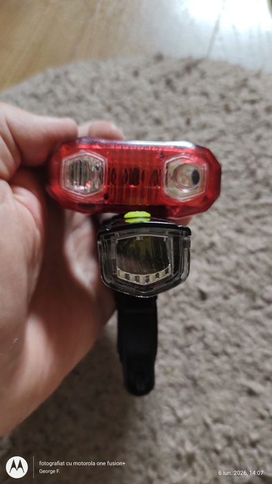 Vand faruri fata spate bicicleta