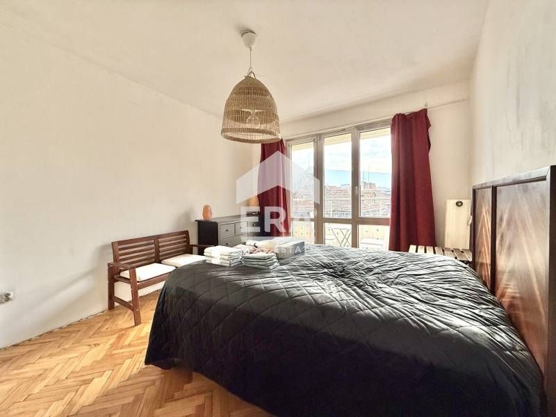 Апартамент до площад "Славейков" и ул. "Раковска"