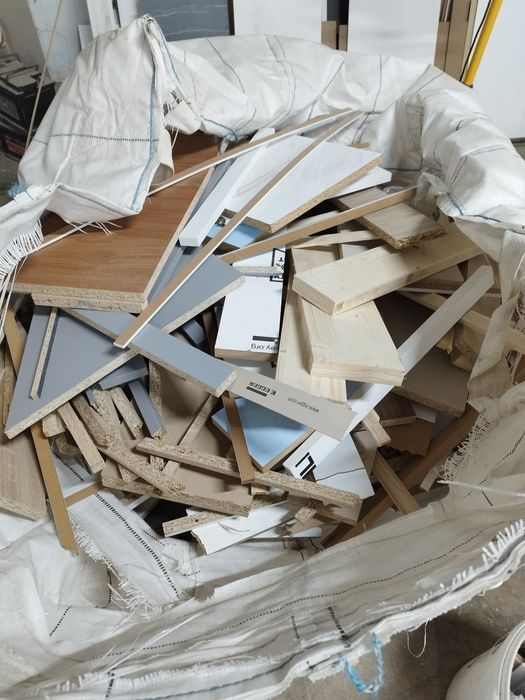 Lemn de foc la sac mare , resturi de mobila , mdf, placaj