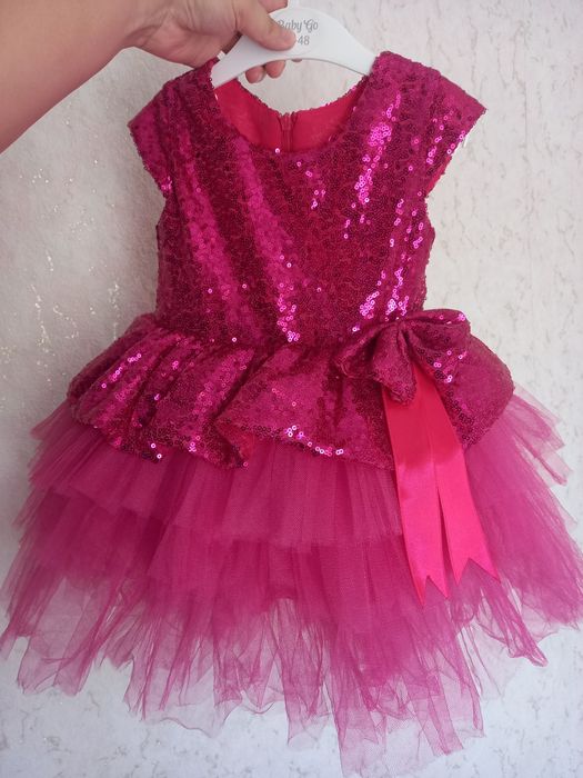 Продам красивые детские  платья