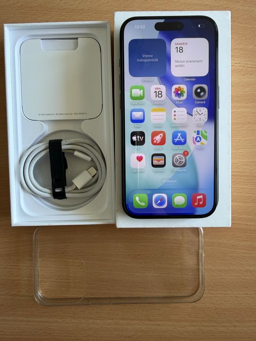 iPhone 15 Pro Titanium, la cutie cu accesorii