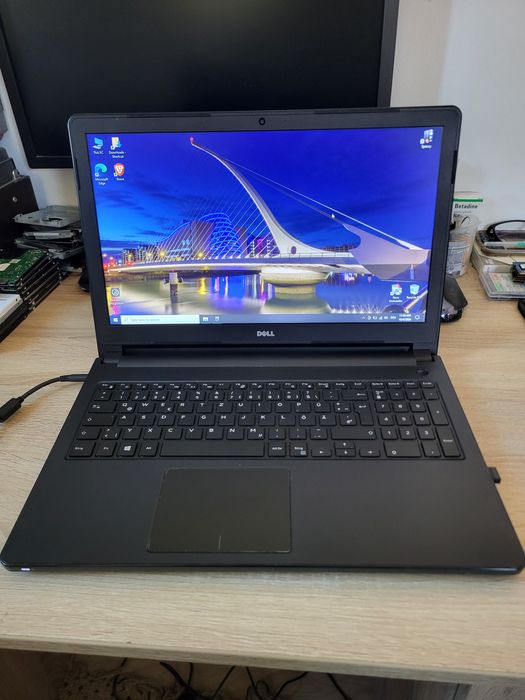 Laptop Dell Vostro 3558 , Intel Pentium 3825U , 8 GB  , ssd 120 GB  , 15.6 "