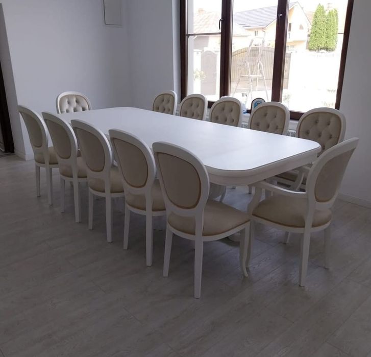 Masa cu scaune din lemn masiv