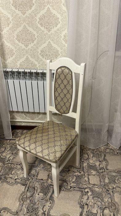 Продам обеденный стол со стульями