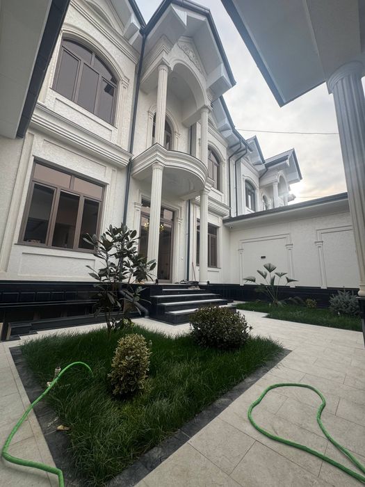 Uy sotiladi moljal keles Zamona restorani roparasida