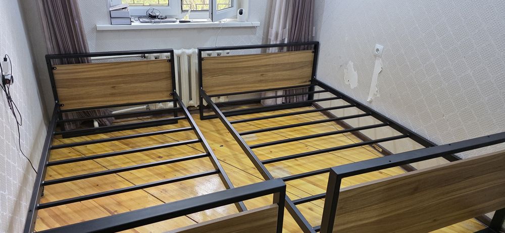 Двухэтажный кровать. Двухъярусная кровать. Металлические икк етажли