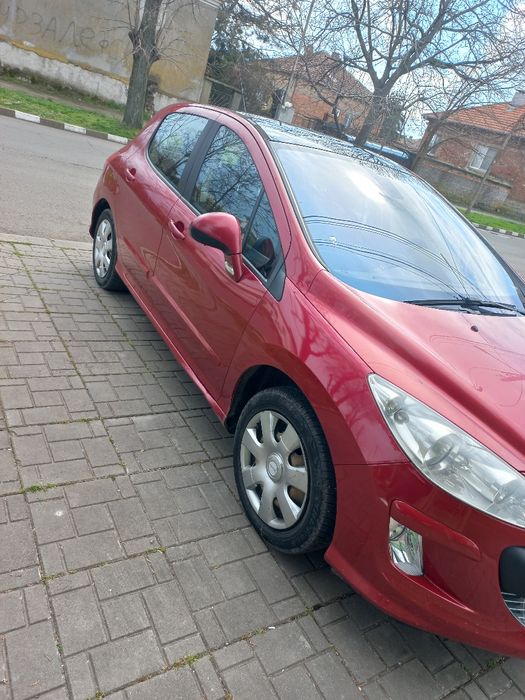 Лес автомобил Пежо 308