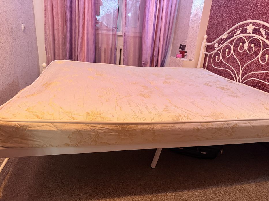 Продается кровать с матрасом