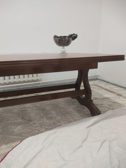 Гостиный стол сатылады