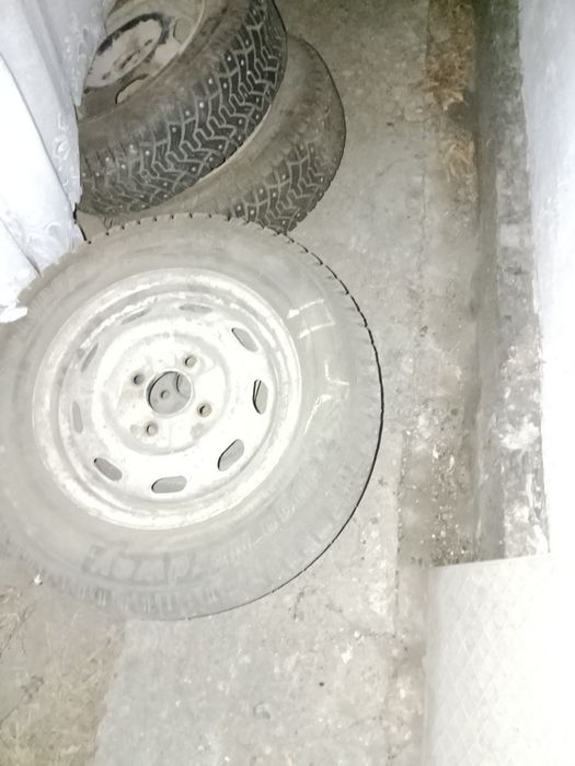 Продам зимнию резину на14