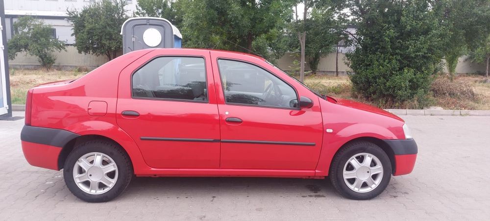 Vând Dacia Logan