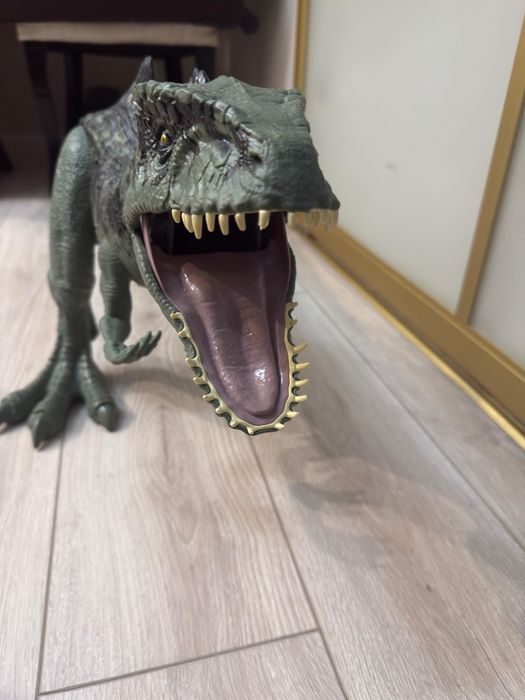 Динозавр фигурка