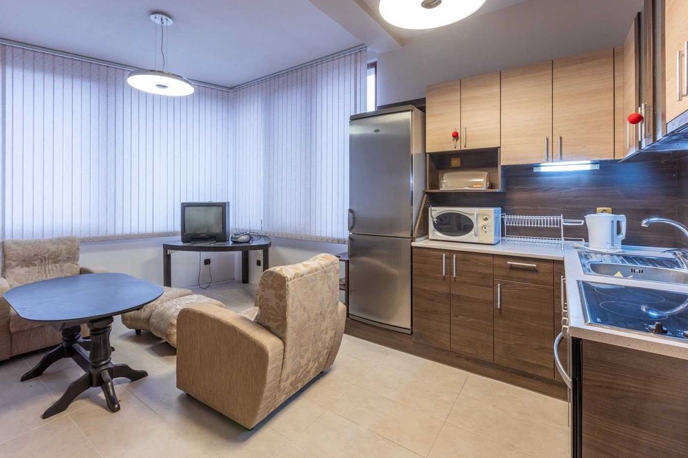 Продава се Къща в Аксаково - 390 кв.м за 895 €/кв.м - Снимка #7