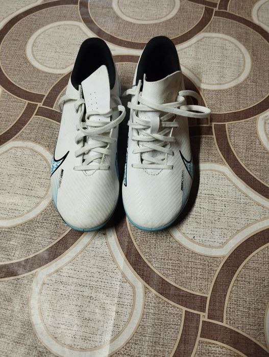 Бутонки, детски футболни обувки NIKE , номер 36,5. Като нови