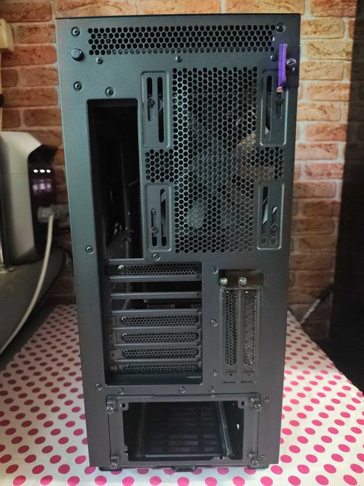 Carcasa PC Gaming NZXT H710i Matte Black.