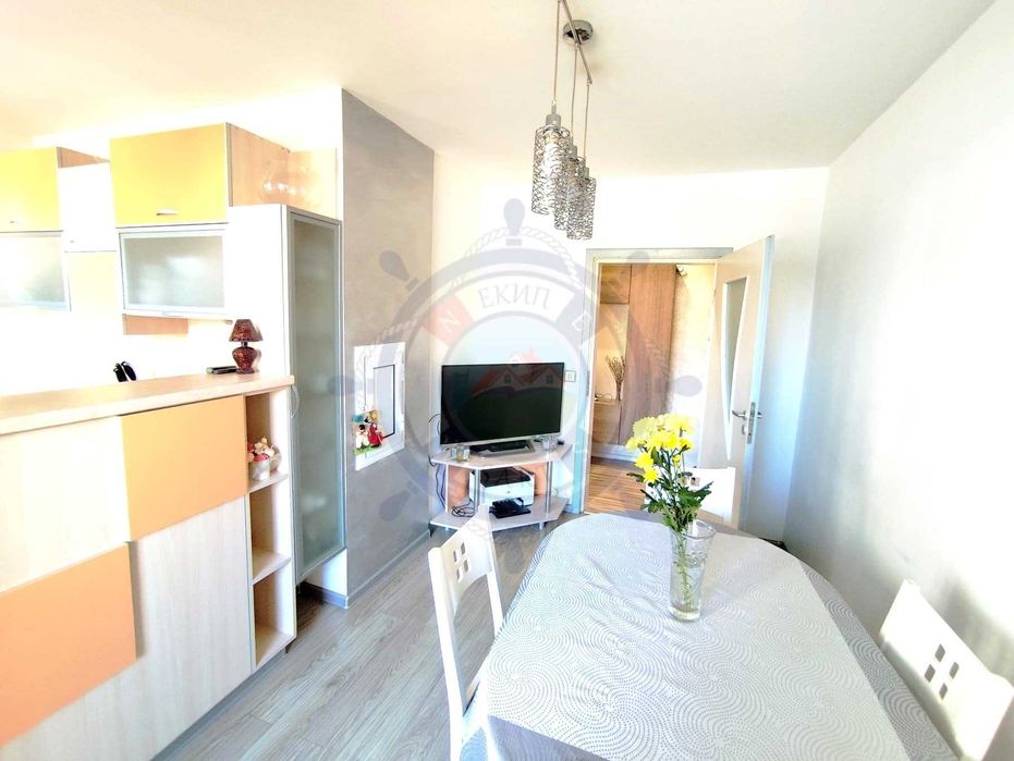 Четиристаен обзаведен апартамент в Цветен квартал, гр.Варна