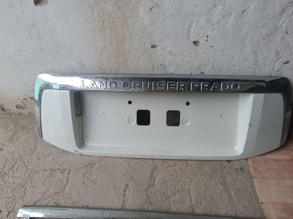 Подномерник на Прадо 150