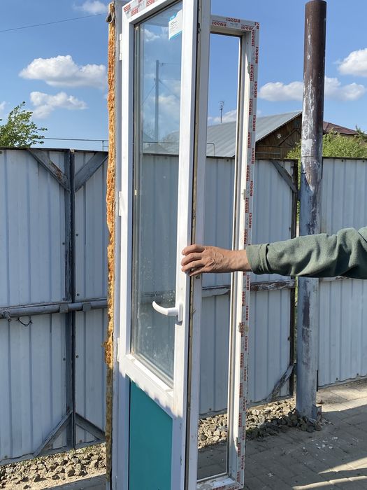 Продам балконную дверь