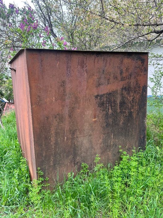 Продам в нормальном состоянии емкость для воды