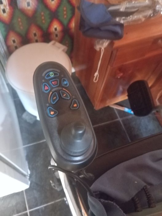 Четири колела за Инвалид със истоштена Батерия