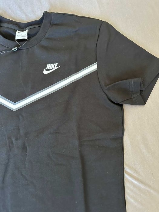 Спортен мъжки летен екип Nike – размер L – нов тенинска и шорти