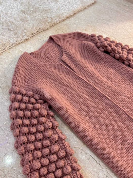 Ръчно плетена жилетка