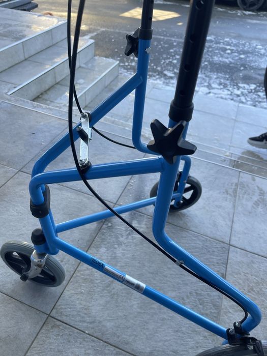 Проходилка/Ролатор за възрастни